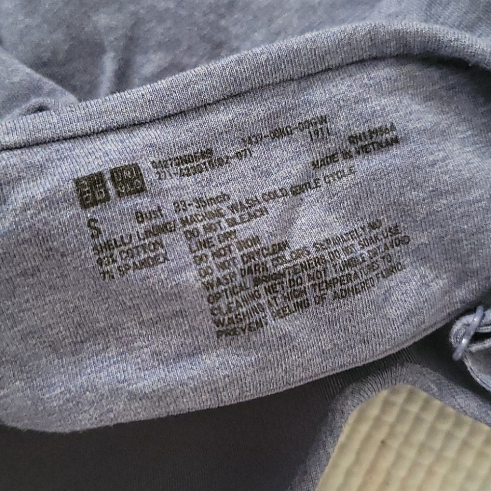 Uniqlo built in bra tank small - Picture 3 of 3